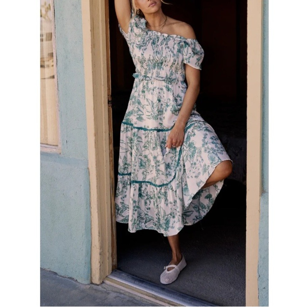 Boheme Women's Green Feraway Floral Smocked Tiered Maxi Dress Size S NWT‎